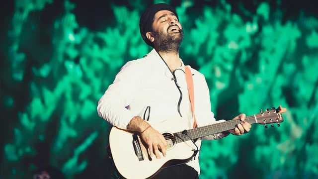 ARIJIT SINGH'S ON-STAGE NAIL TRIMMING SPARKS DEBATE AMONG FANS