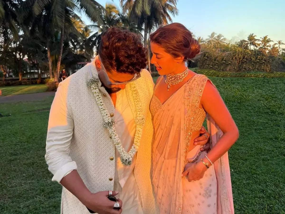 A Look At What Celebrities Wore To Rakul Preet Singh And Jackky Bhagnani's Wedding