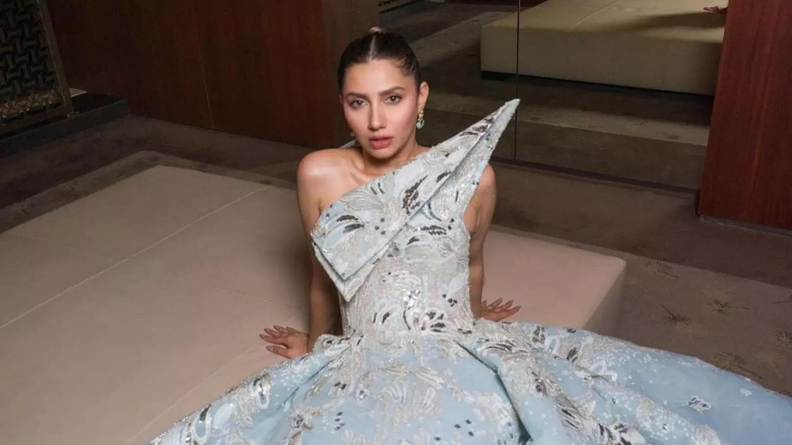 Mahira Khan Shines In Ice-Blue Gown, Receives Artist In Fashion Award At Emi Gala